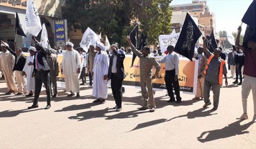 عبر مسيرة هادرة حزب التحرير/ ولاية السودان  يسلم القصر الجمهوري كتاباً مفتوحاً للبرهان