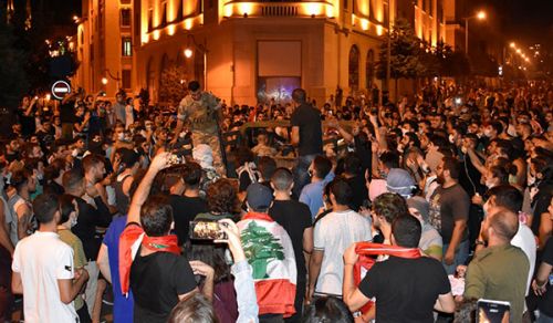اعتصام واحتجاجات في بيروت  على تردي الأوضاع الاقتصادية والمعيشية في البلاد